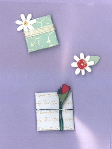 2 Presents and flowerhead - 623028